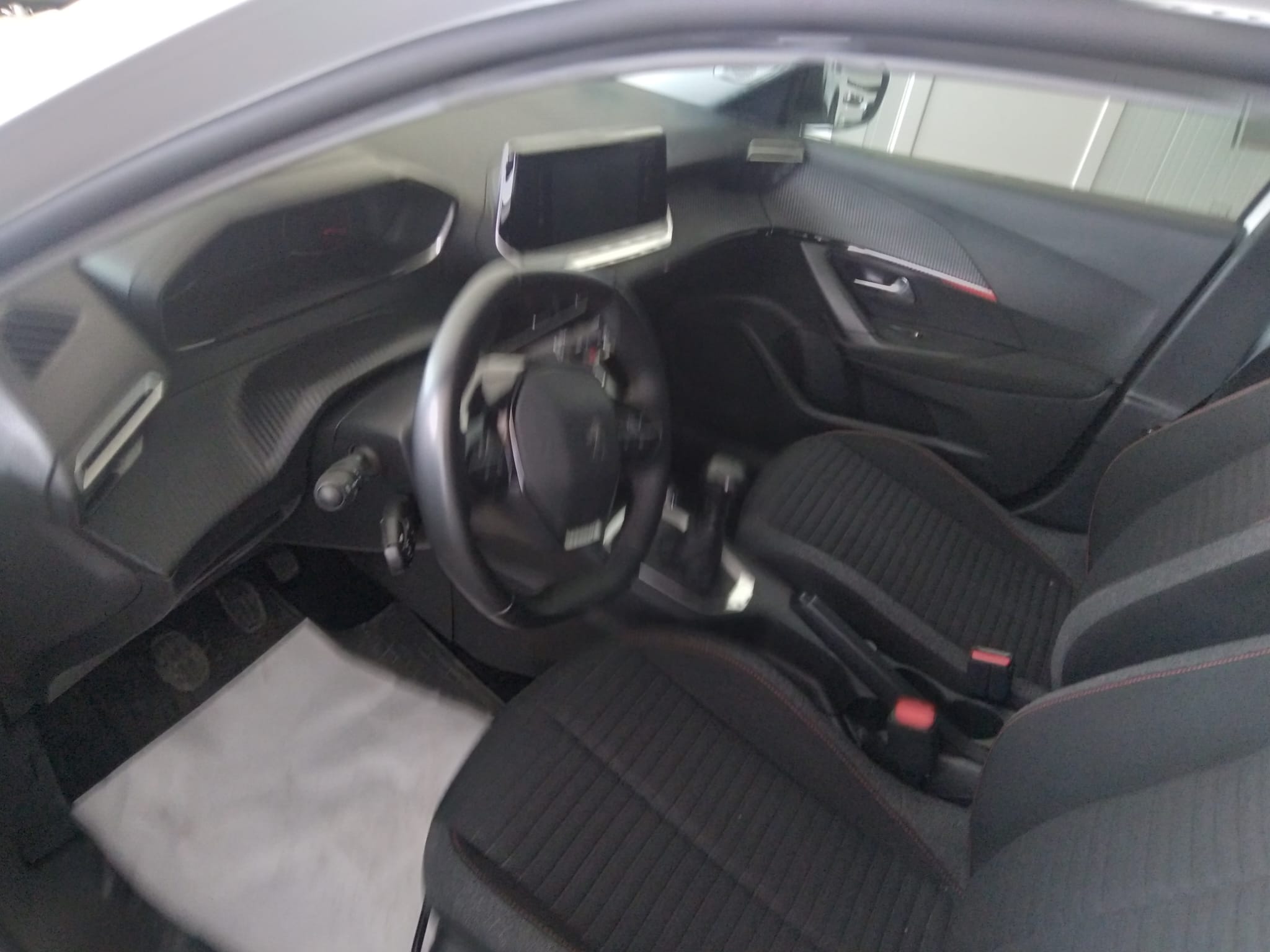 
								PEUGEOT 2008 Active BlueHDI full									