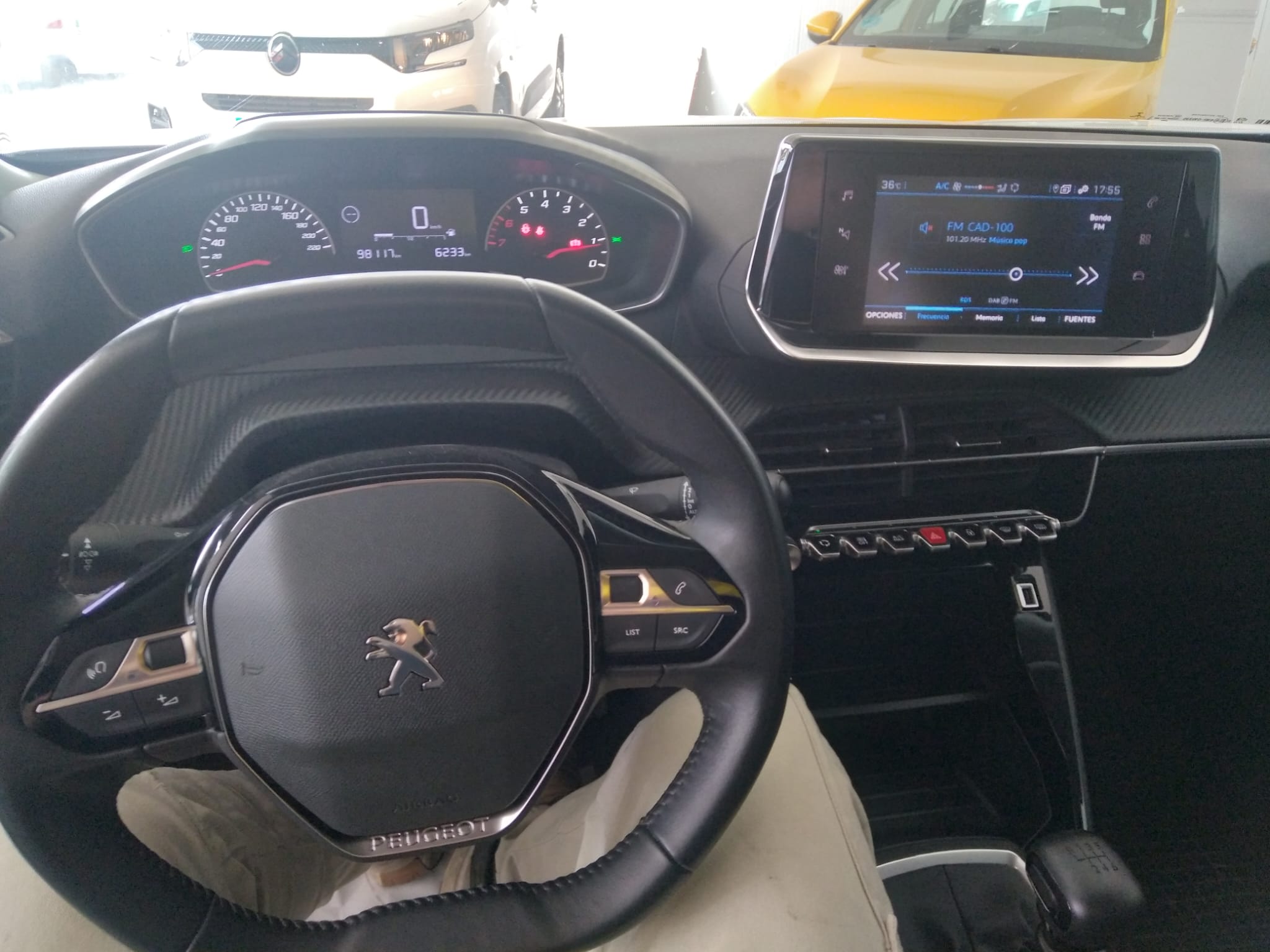 
								PEUGEOT 2008 Active BlueHDI full									