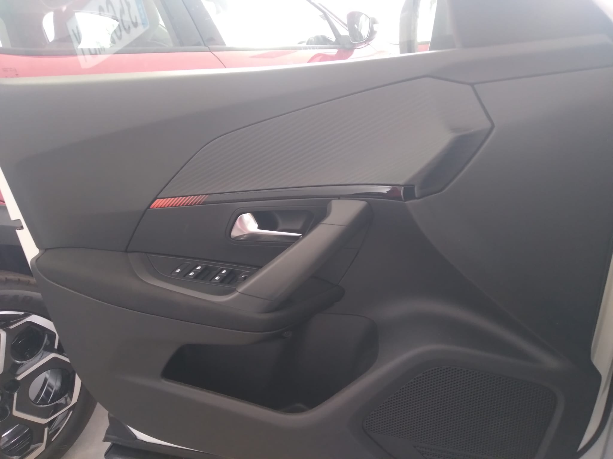 
								PEUGEOT 2008 Active BlueHDI full									