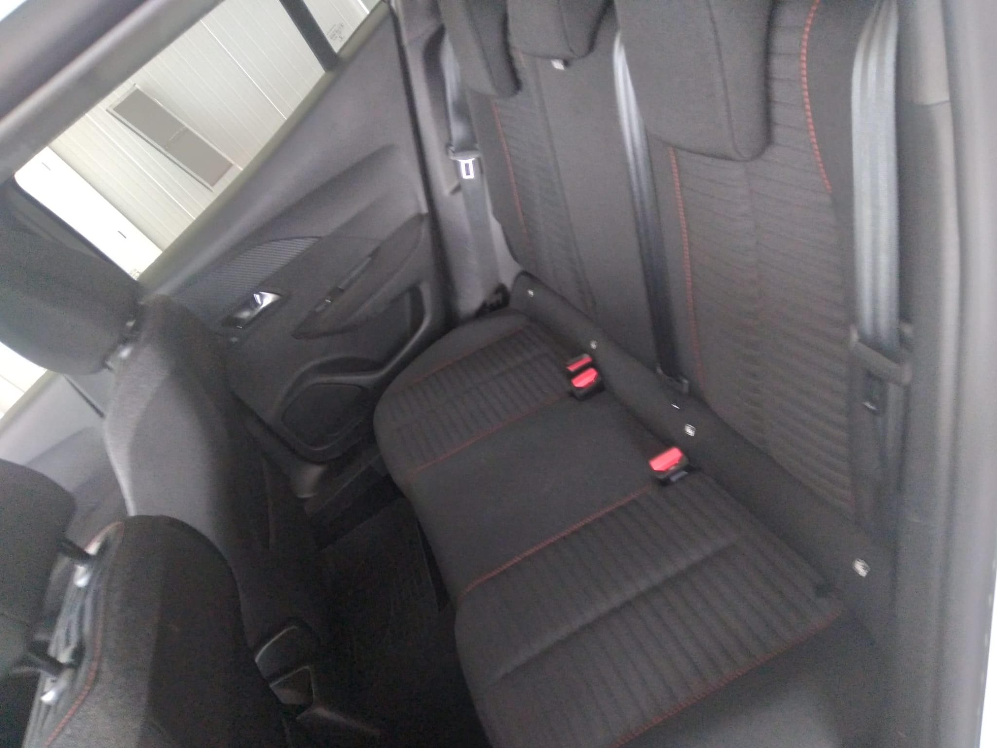 
								PEUGEOT 2008 Active BlueHDI full									