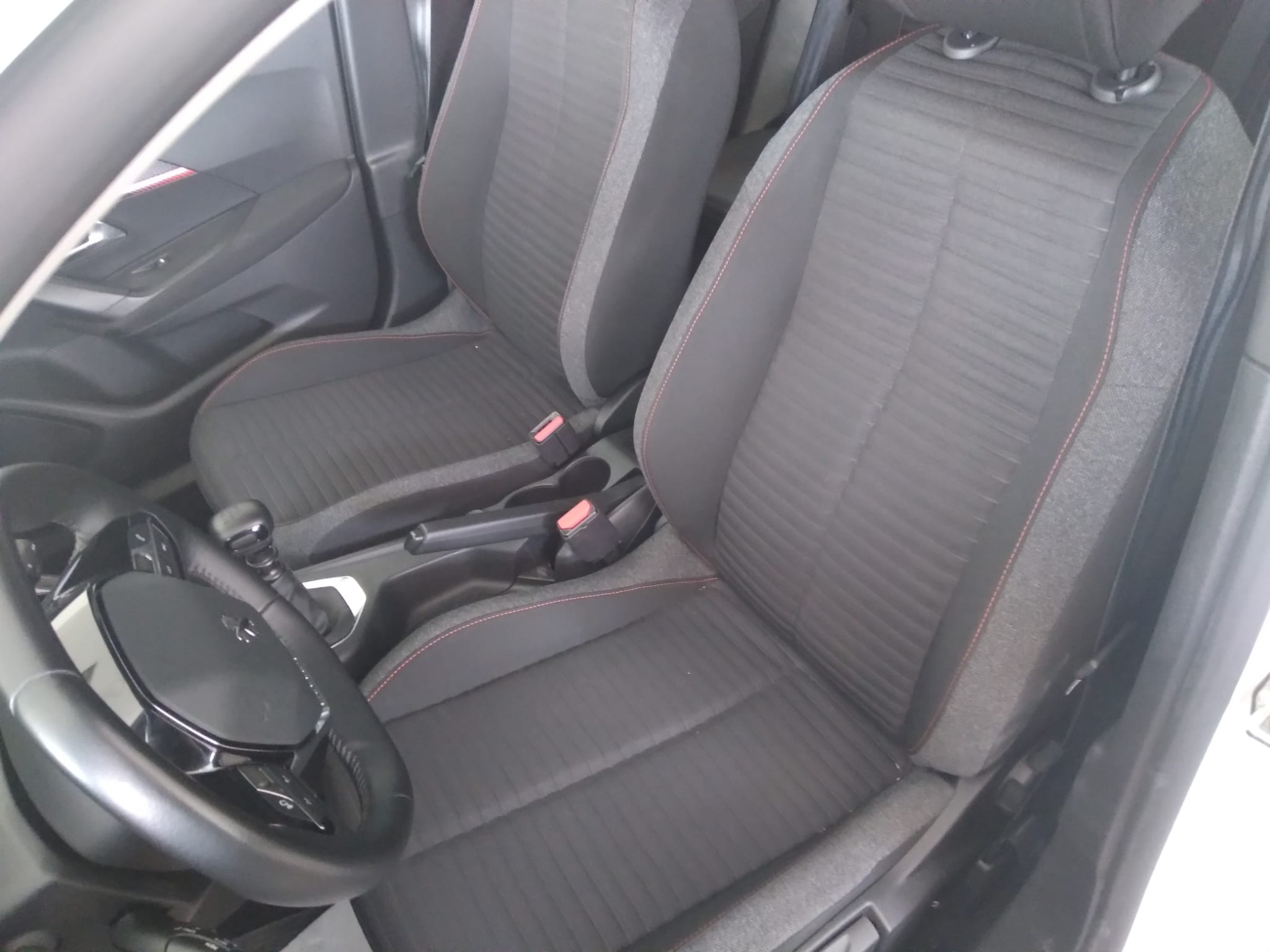 
								PEUGEOT 2008 Active BlueHDI full									