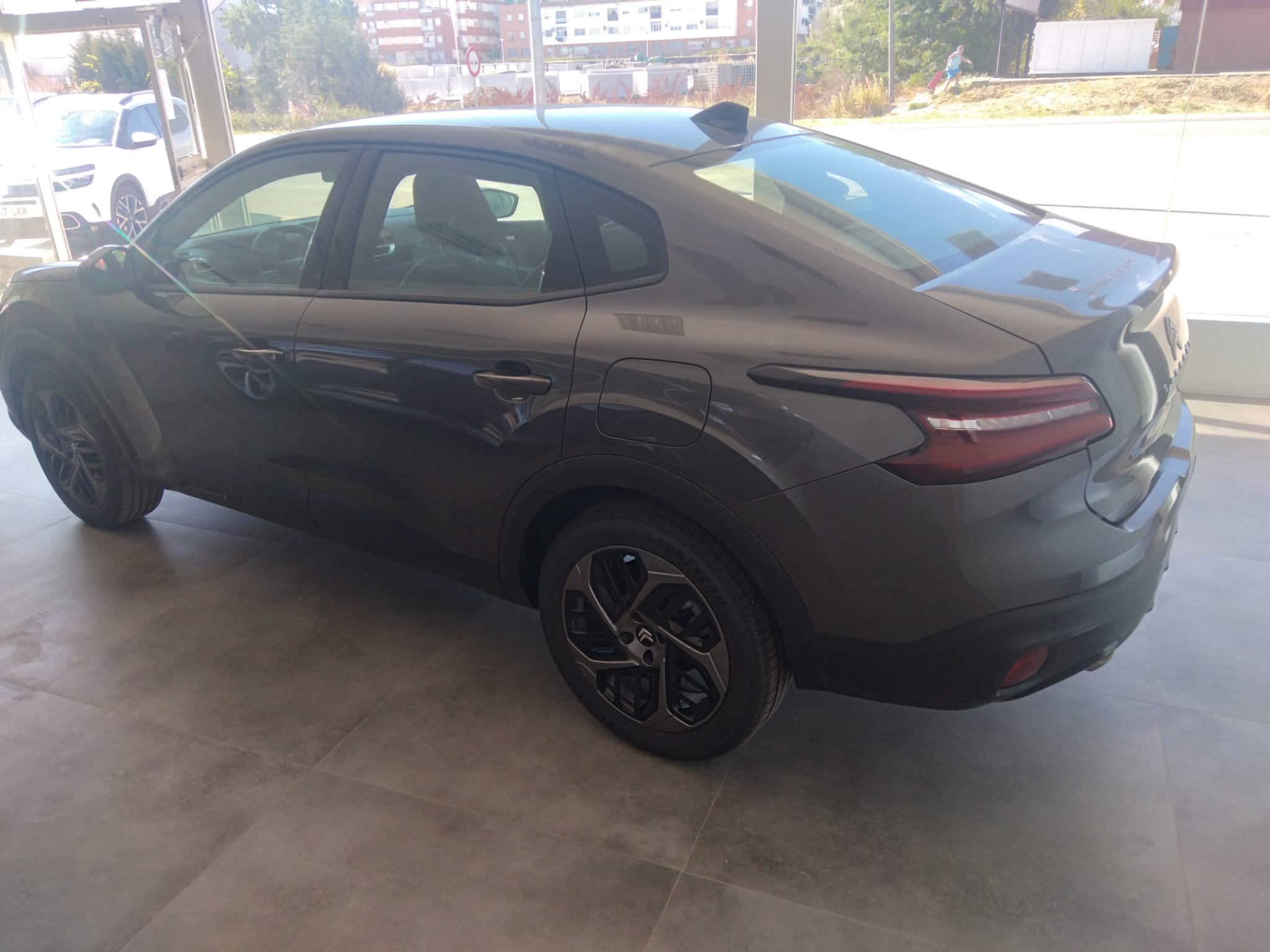 CITROEN – C4 X