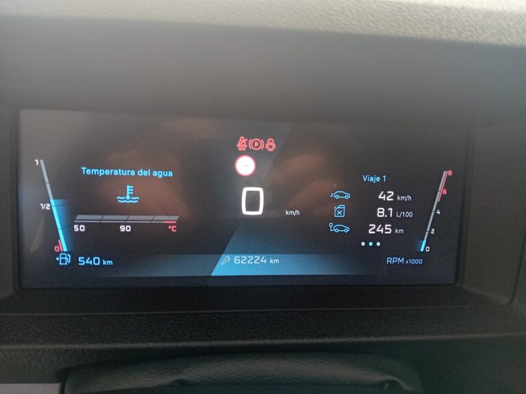 Peugeot Expert Furgón BlueHDi 120 S&S 6v Long gris plata en Automóviles Moralo