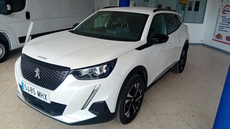 Peugeot 2008 Allure PureTech 100 CV blanco en Automóviles Moralo