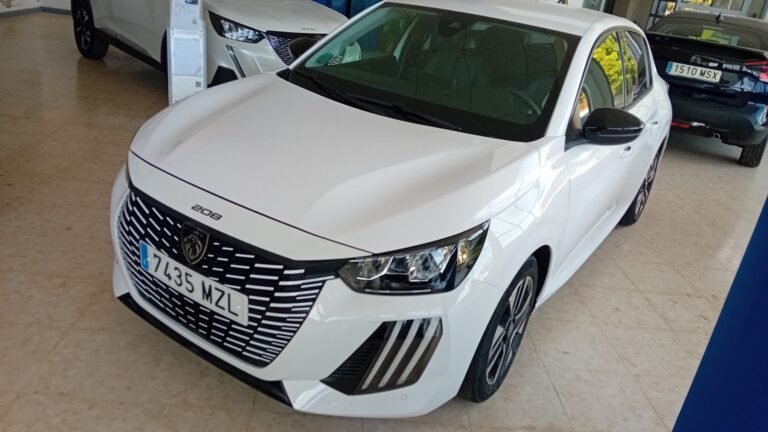 Peugeot 208 Allure PureTech 100 CV blanco en Automóviles Moralo