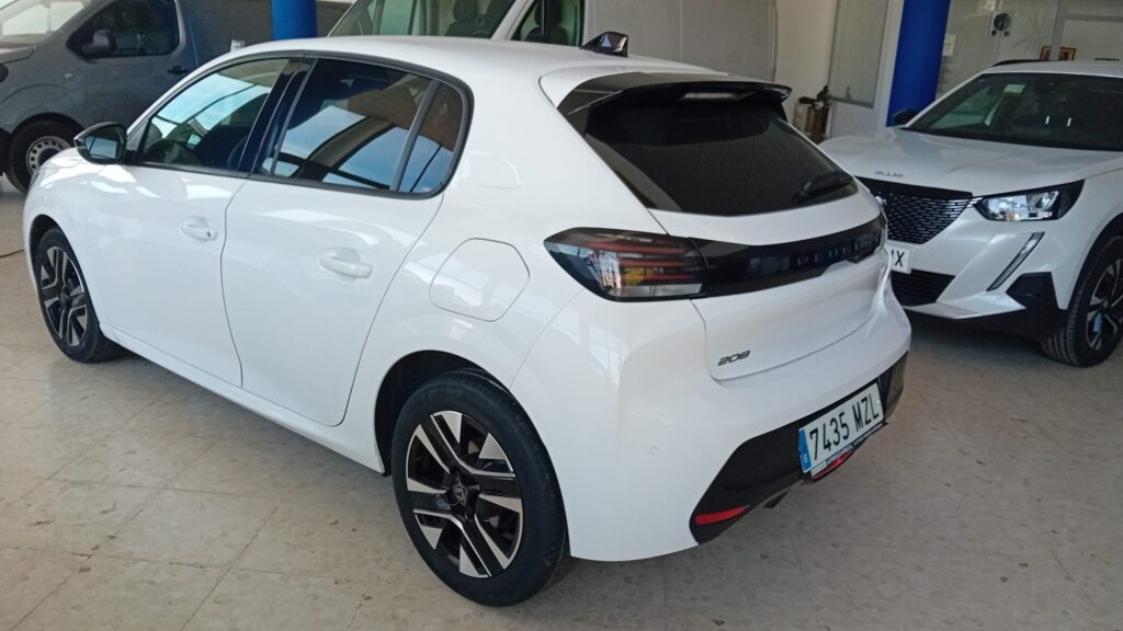 Peugeot 208 Allure PureTech 100 CV blanco en Automóviles Moralo