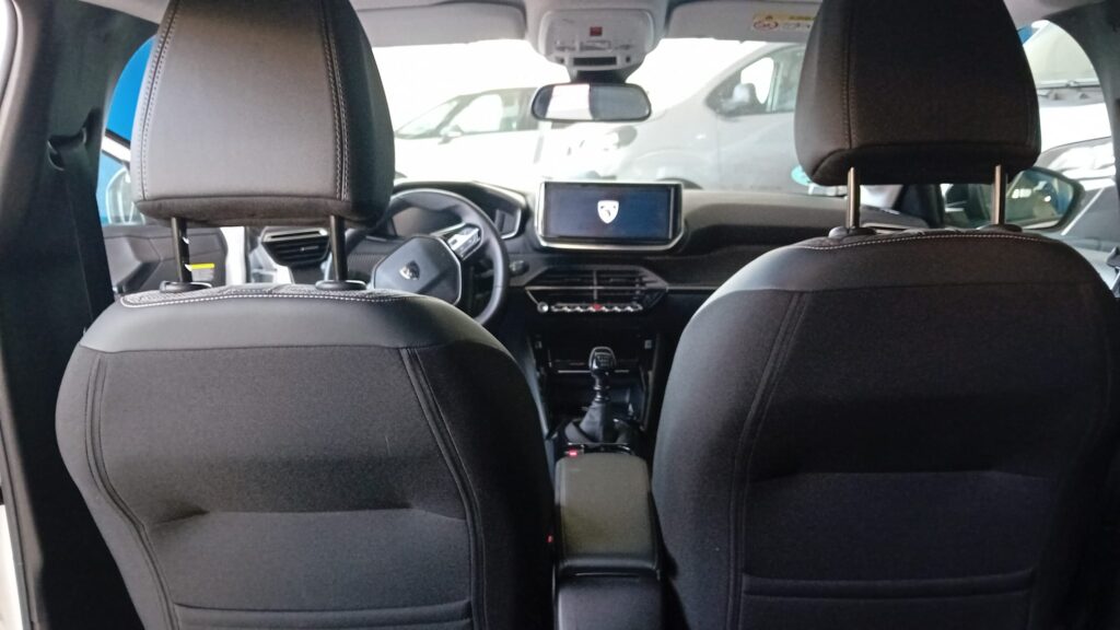 Peugeot 208 Allure PureTech 100 CV blanco en Automóviles Moralo