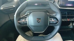 Peugeot 208 Allure PureTech 100 CV blanco en Automóviles Moralo