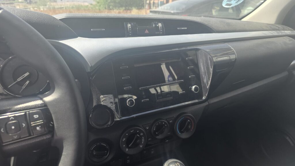 Toyota Hilux 2.4 D-4D 150 CV Doble Cabina blanca en Automóviles Moralo