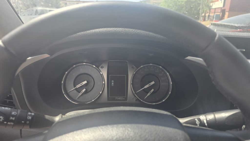 Toyota Hilux 2.4 D-4D 150 CV Doble Cabina blanca en Automóviles Moralo
