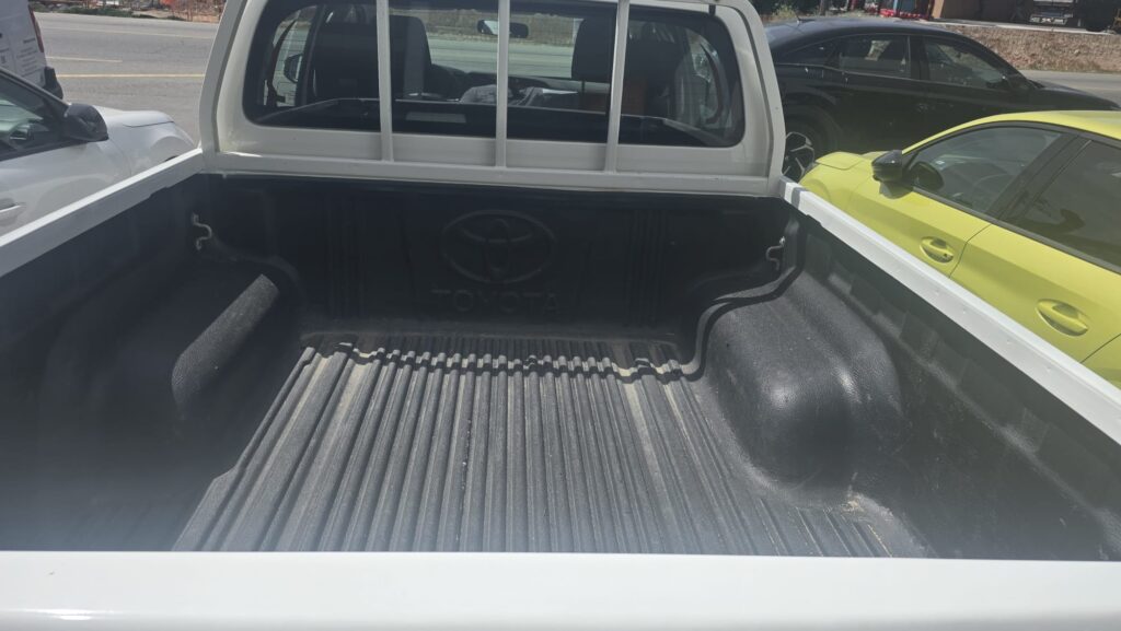 Toyota Hilux 2.4 D-4D 150 CV Doble Cabina blanca en Automóviles Moralo