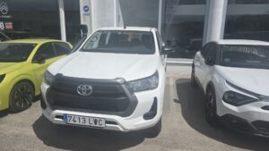 Toyota Hilux 2.4 D-4D 150 CV Doble Cabina blanca en Automóviles Moralo