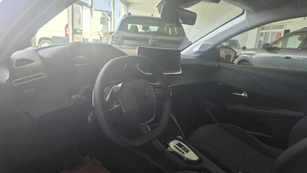 Peugeot 208 Style Hybrid 110 e-DCS6 blanco en Automóviles Moralo