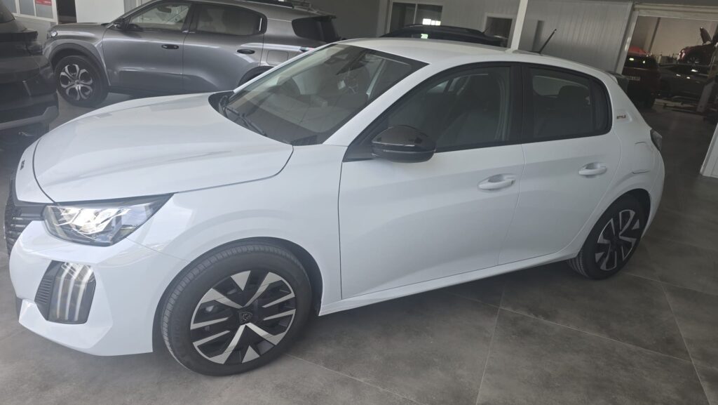 Peugeot 208 Style Hybrid 110 e-DCS6 blanco en Automóviles Moralo