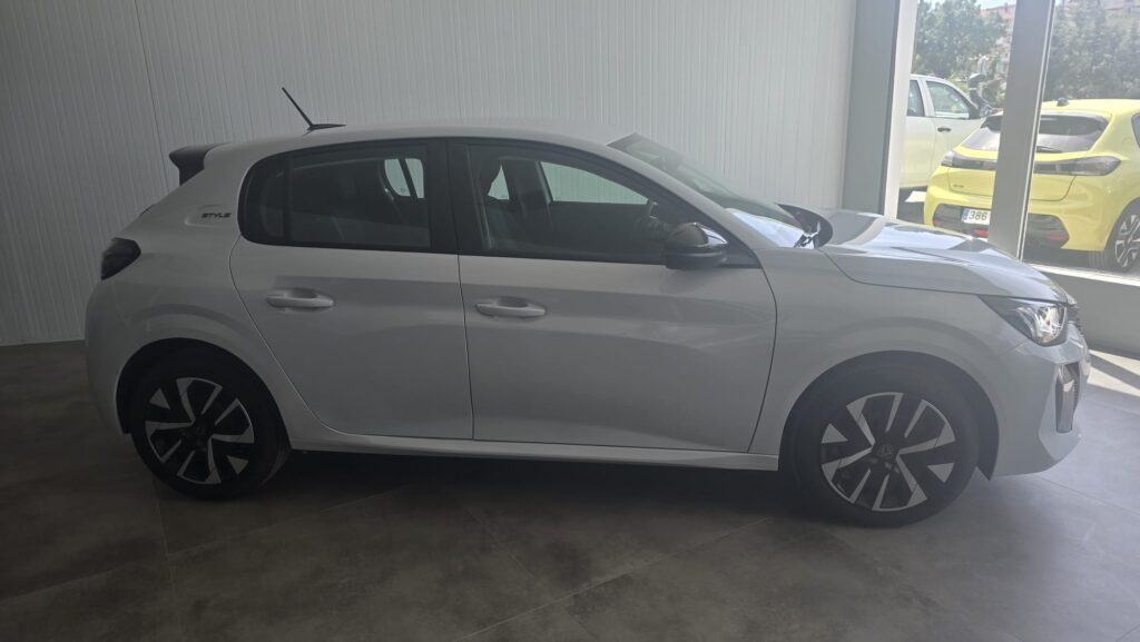 Peugeot 208 Style Hybrid 110 e-DCS6 blanco en Automóviles Moralo