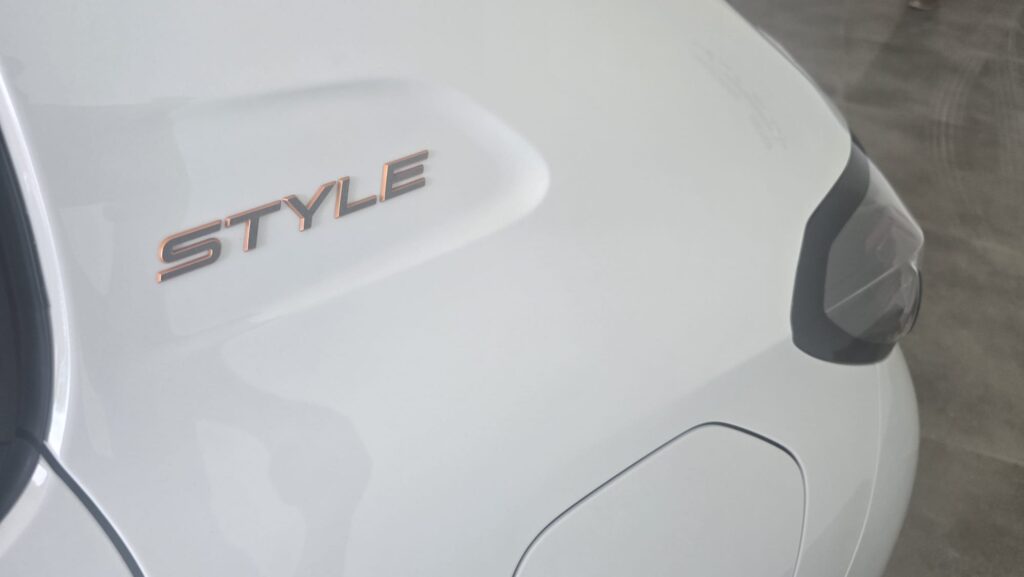 Peugeot 208 Style Hybrid 110 e-DCS6 blanco en Automóviles Moralo