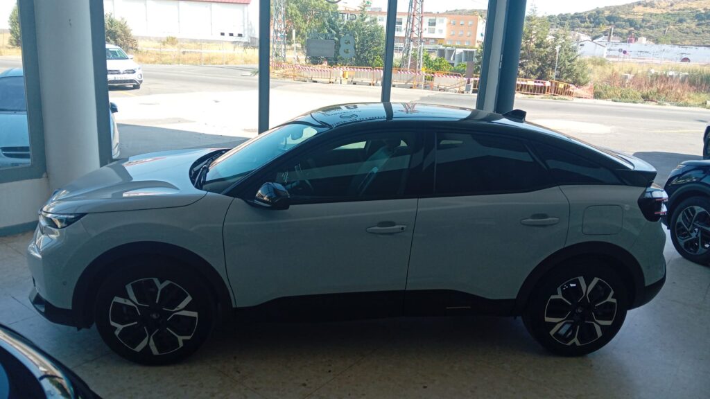 Citroën C4 1.2 PureTech 130 CV Max blanco con techo bitono en Automóviles Moralo