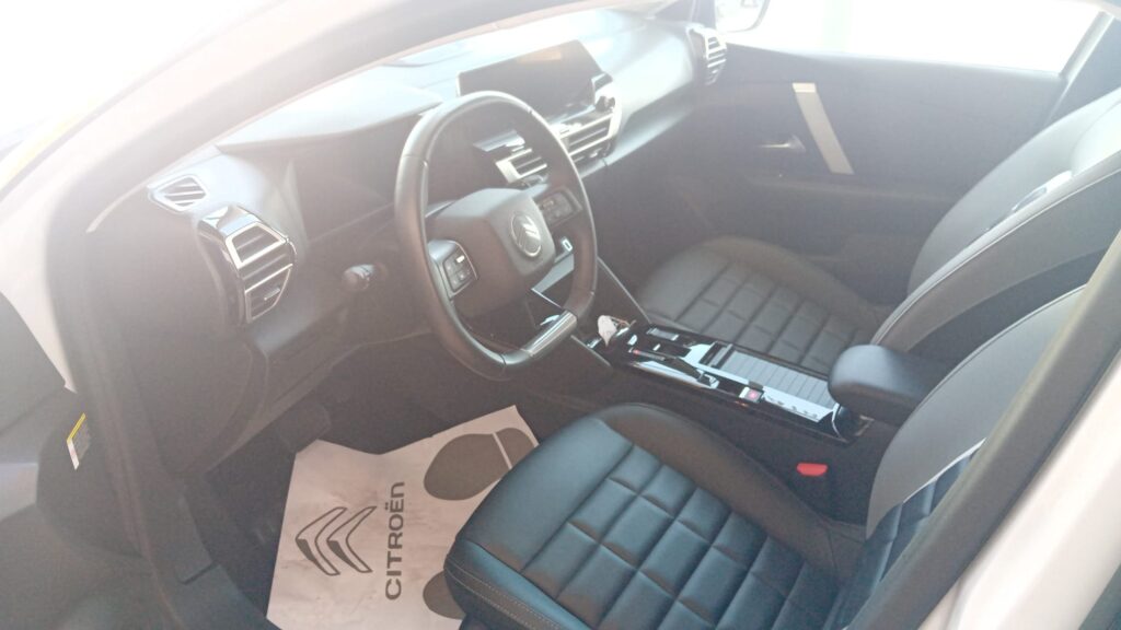 Citroën C4 1.2 PureTech 130 CV Max blanco con techo bitono en Automóviles Moralo
