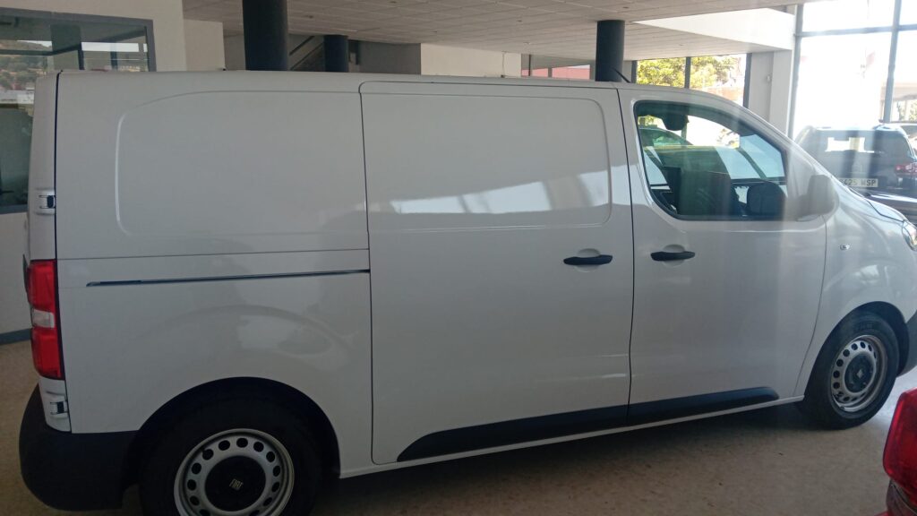 Fiat Scudo Talla M Diésel 120 CV blanco en Automóviles Moralo