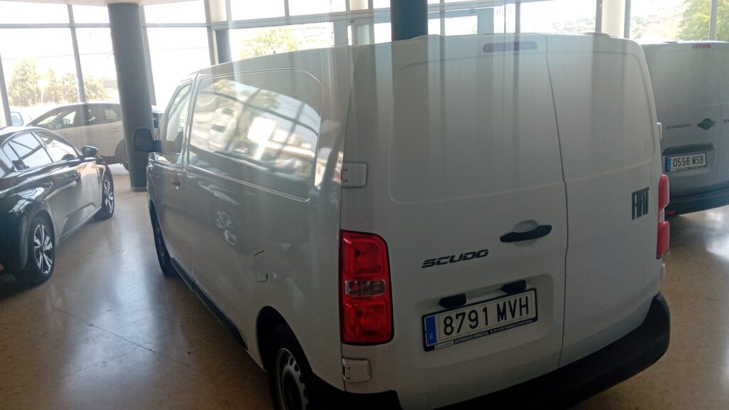 Fiat Scudo Talla M Diésel 120 CV blanco en Automóviles Moralo