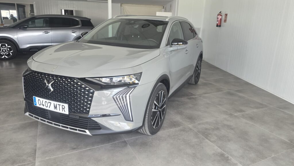 DS 7 BlueHDi 130 EAT8 OPERA gris en Automóviles Moralo