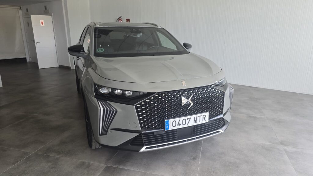 DS 7 BlueHDi 130 EAT8 OPERA gris en Automóviles Moralo