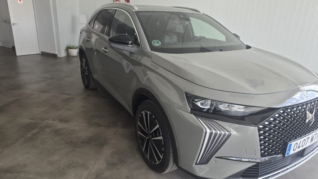 DS 7 BlueHDi 130 EAT8 OPERA gris en Automóviles Moralo