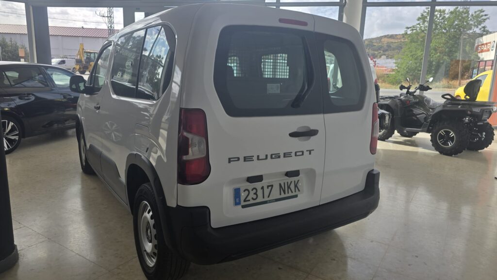 Peugeot Rifter Active Business BlueHDi 100 blanca en Automóviles Moralo