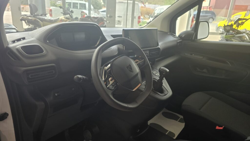 Peugeot Rifter Active Business BlueHDi 100 blanca en Automóviles Moralo